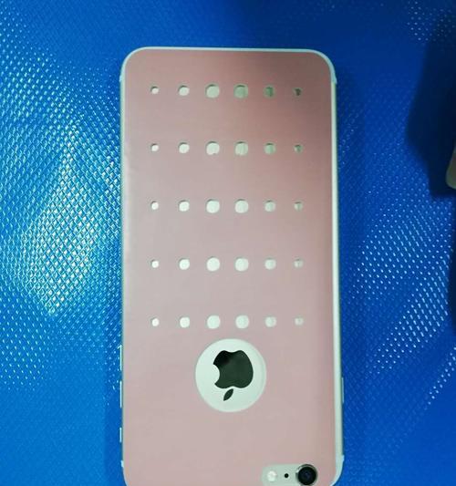 iPhone手机降温小妙招（让你的iPhone手机远离过热的神奇技巧）