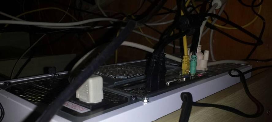 光猫上的显示器不亮该如何解决？（解决光猫显示器不亮的实用方法）