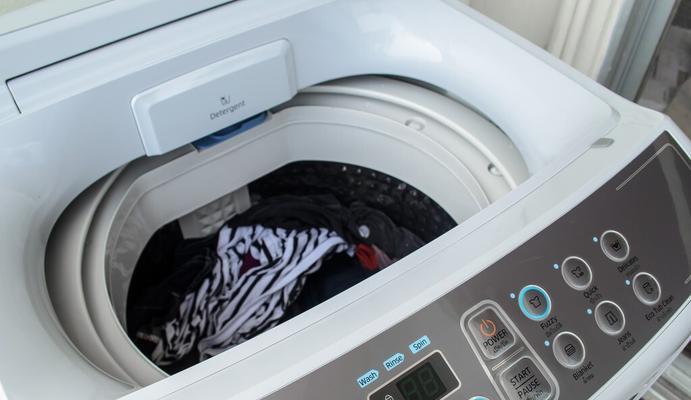 如何保护衣物免受洗衣机磨损（有效措施让洗衣机成为衣物的保护者）