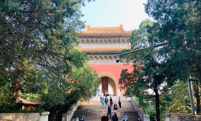 北京十三陵陵园介绍（探寻皇家丰碑的历史足迹）