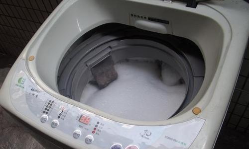 全自动洗衣机漏水了（全自动洗衣机漏水原因及修理方法一网打尽）