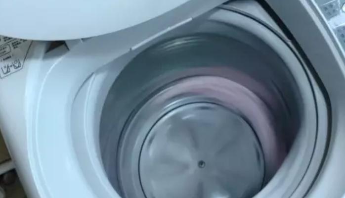 夏普洗衣机排水管清洗方法（解决洗衣机排水管堵塞的有效方法）