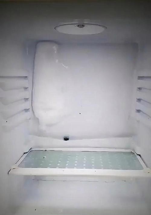 冰柜灯亮不制冷的故障分析与处理方法（冰柜故障分析及维修指南）