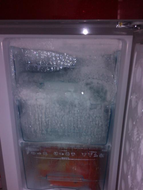 如何处理立式冰柜结冰太厚的问题（解决立式冰柜结冰太厚的方法及技巧）