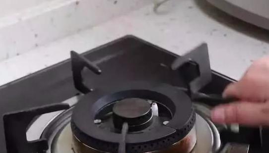 燃气灶烧开关的功能与使用方法（了解燃气灶烧开关的作用）
