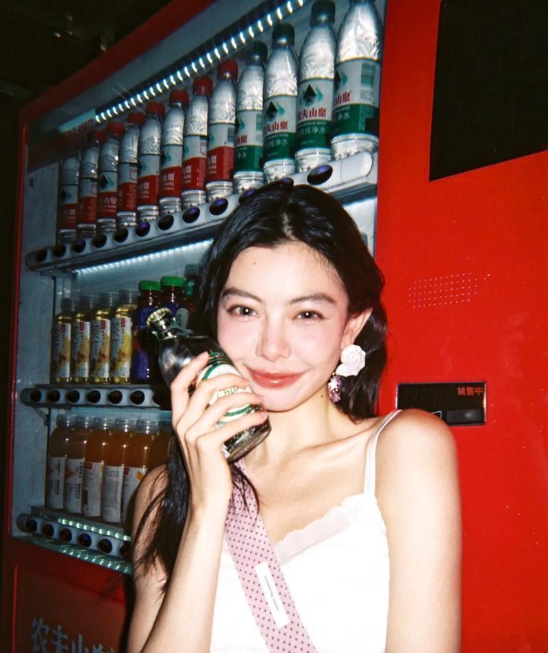 女生夜间拍照如何使用闪光灯？闪光灯拍照有哪些技巧？