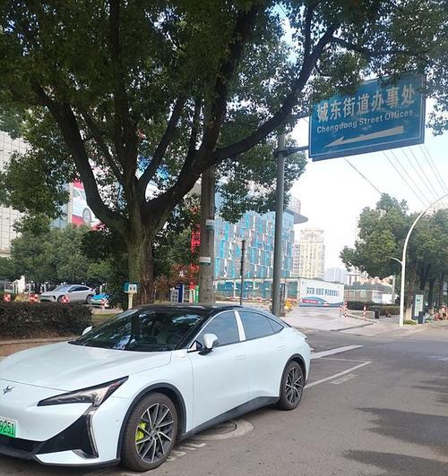 极狐s5后备箱低音炮开启方法是什么？