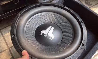 声音好像低音炮一样响怎么回事？可能是哪些原因？