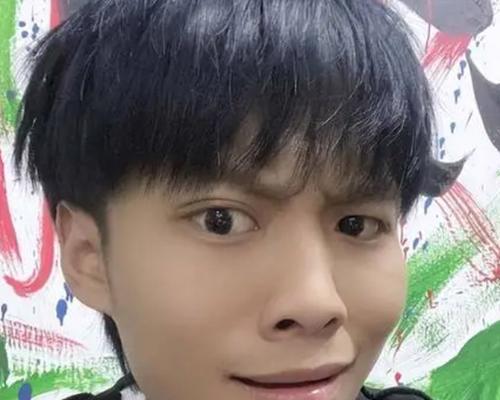 疯狂小扬哥（从草根主播到网红代言人）