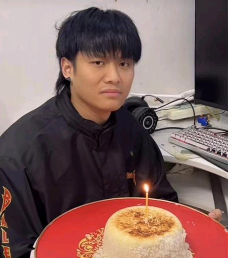 疯狂小扬哥(从草根主播到网红代言人) 疯狂小扬哥(从草根主播到网红代言人)